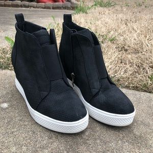 Black Wedge Tennis Shoes